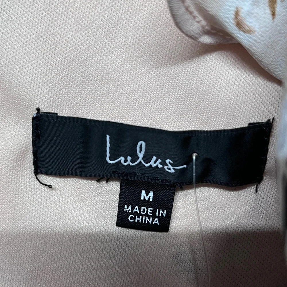 Lulus Jumpsuit Medium Pink Floral Ruffle V-Neck Sleeveless Shorts Romper  3688 - Picture 4 of 8